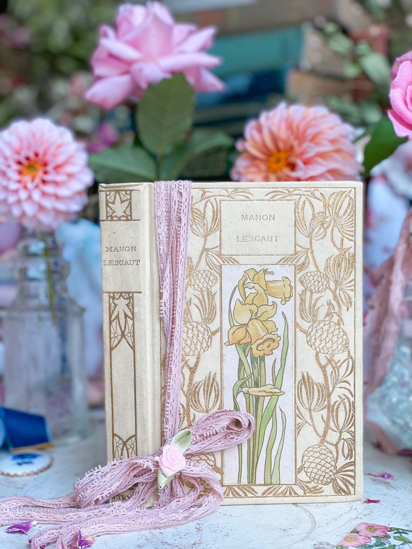 Manon Lescaut with Daffodil Cover