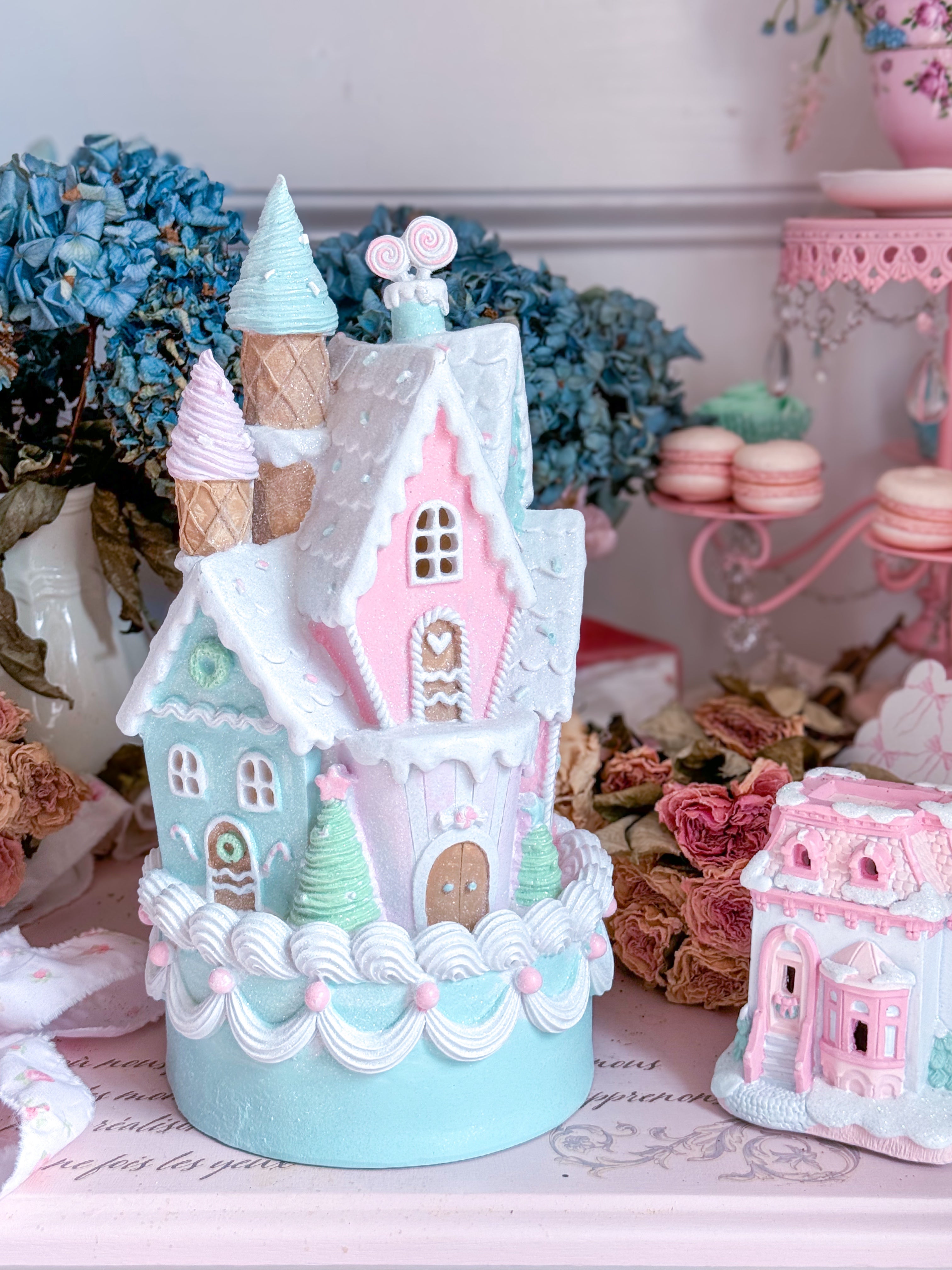 Sugar Castle Pastel Light Up Gingerbread shops House.