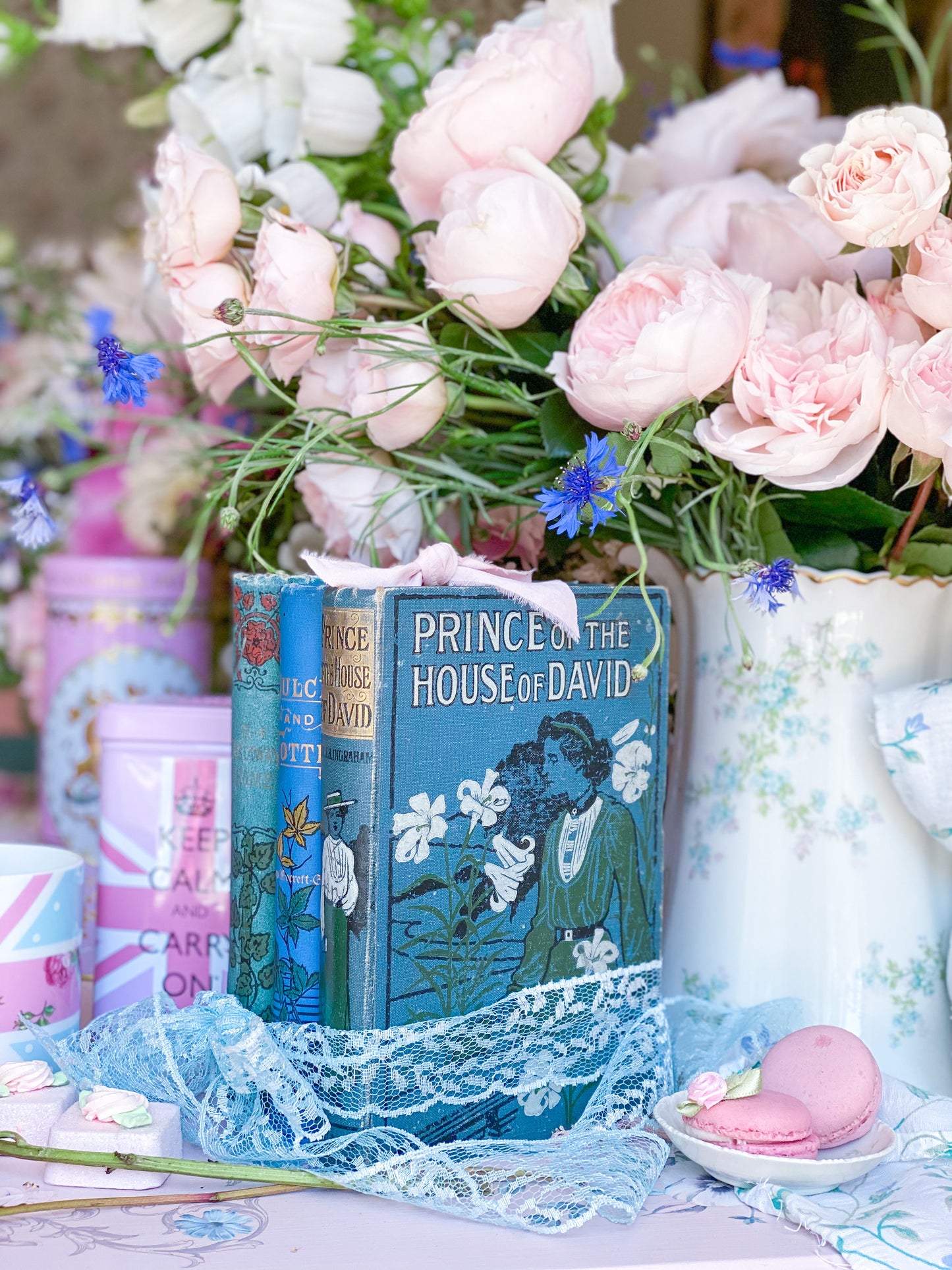 Juego de 3 libros azules con lomos decorativos
