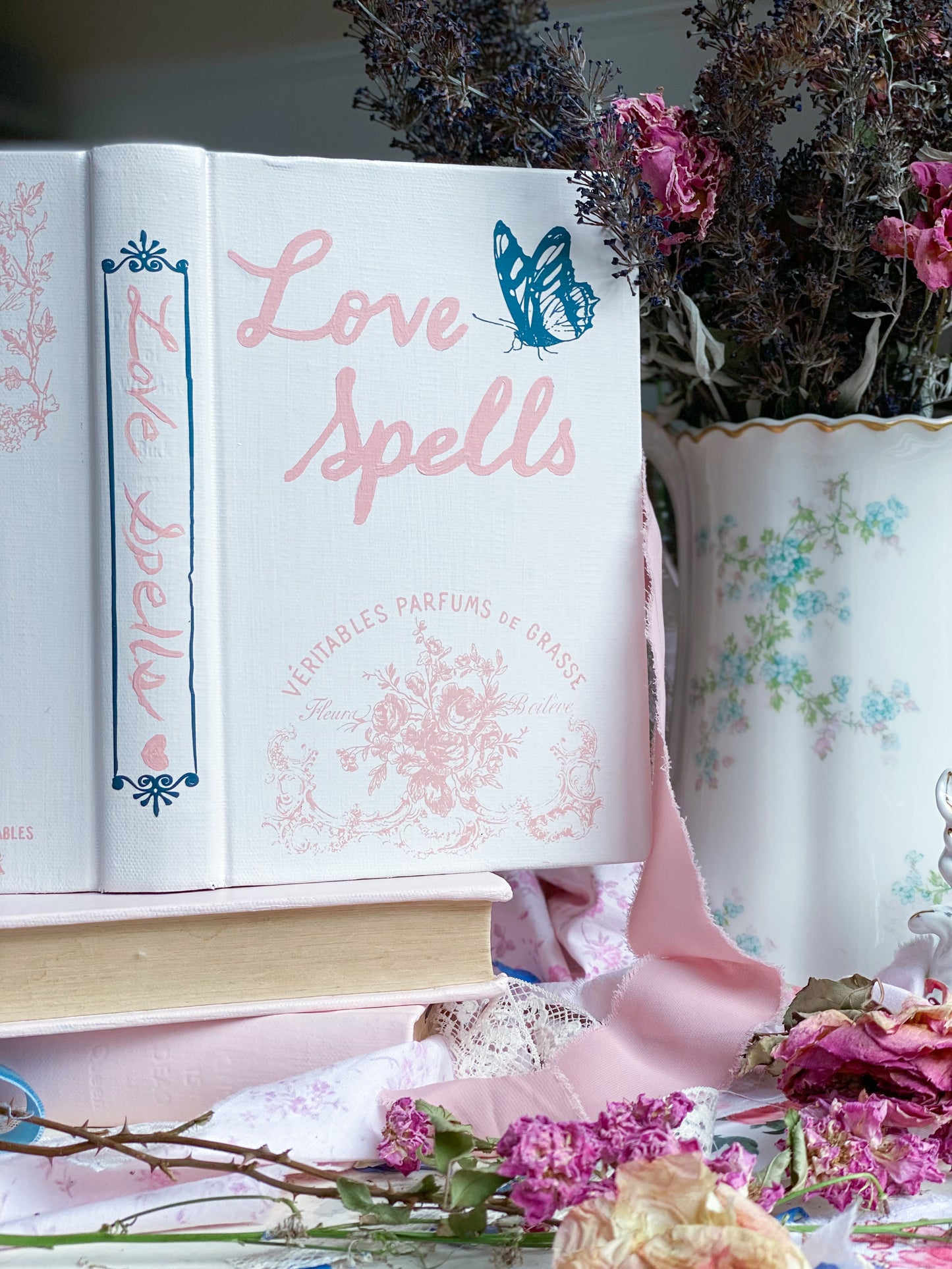 Libro de hechizos de amor pintado a mano a medida