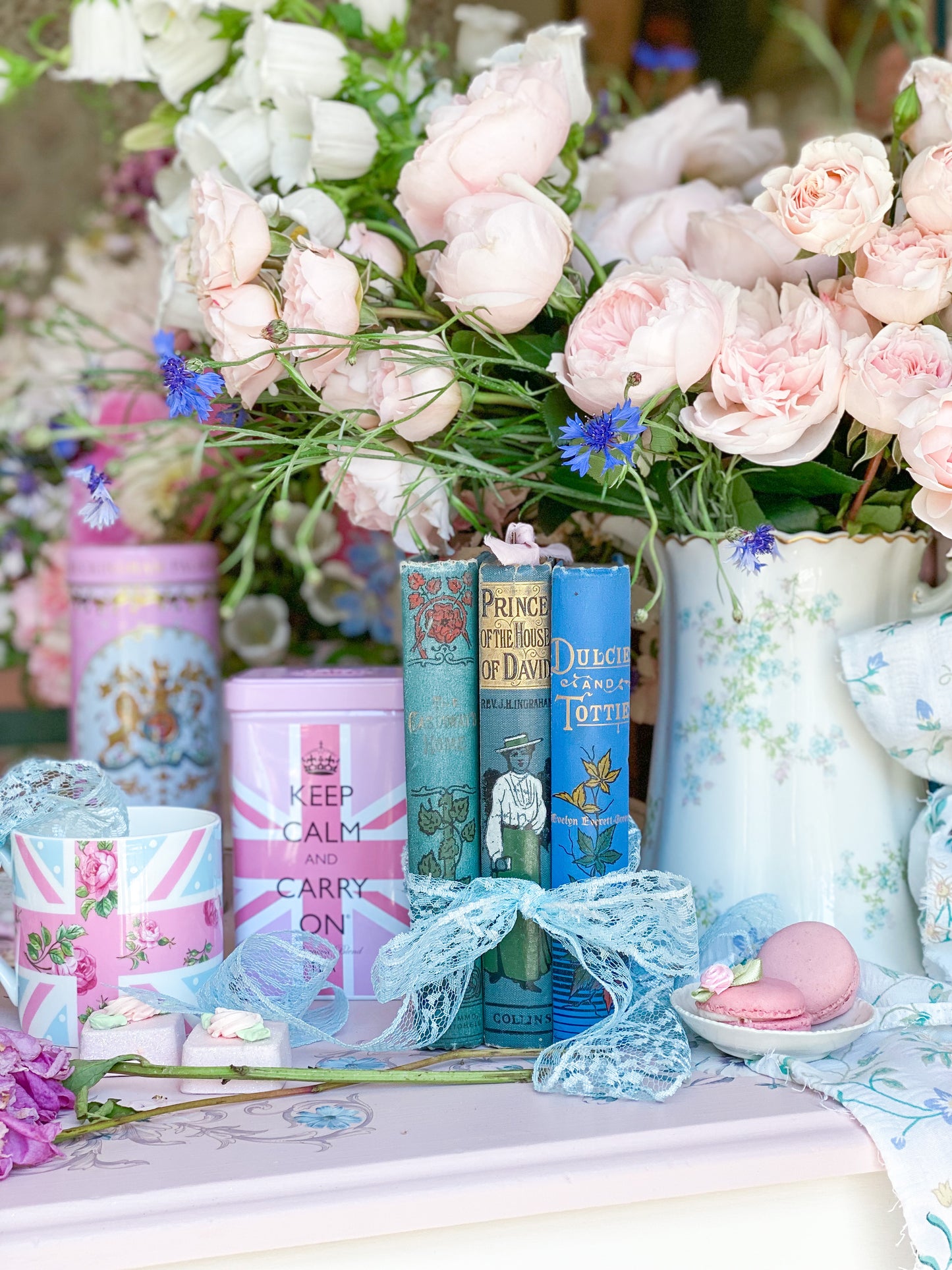 Juego de 3 libros azules con lomos decorativos