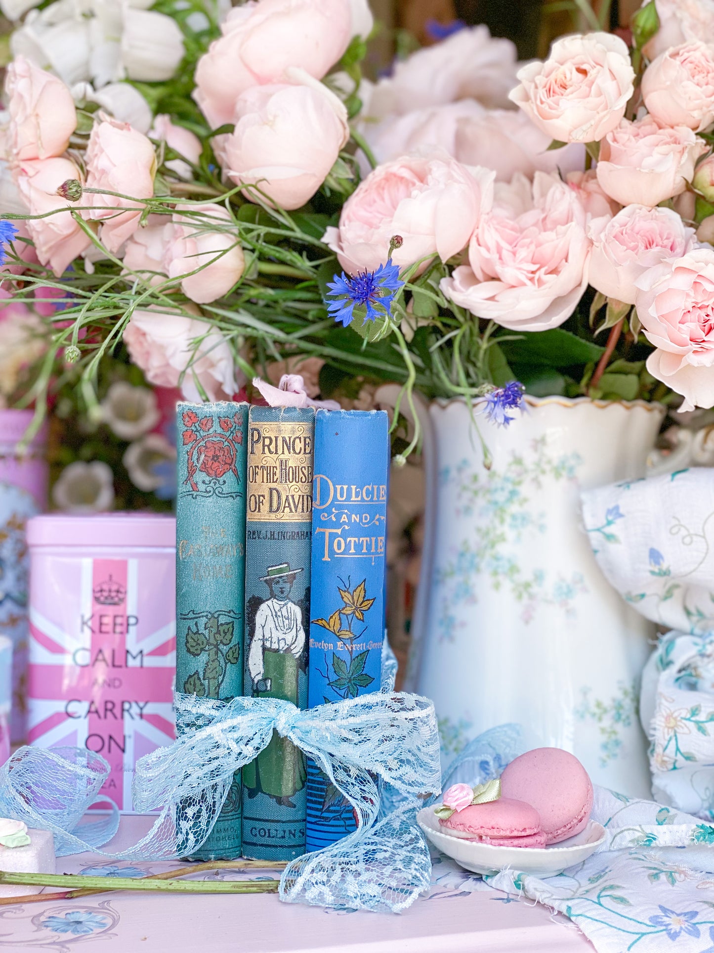 Juego de 3 libros azules con lomos decorativos