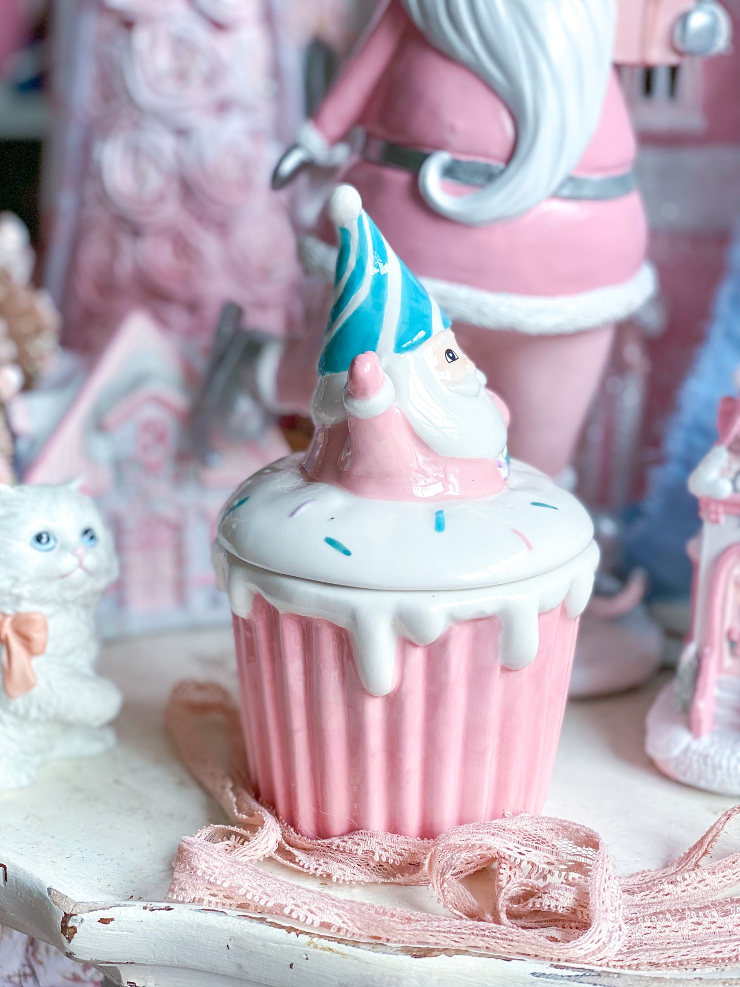 Weihnachtsmann-Cupcake-Kerze in Pastellrosa und Blaugrün