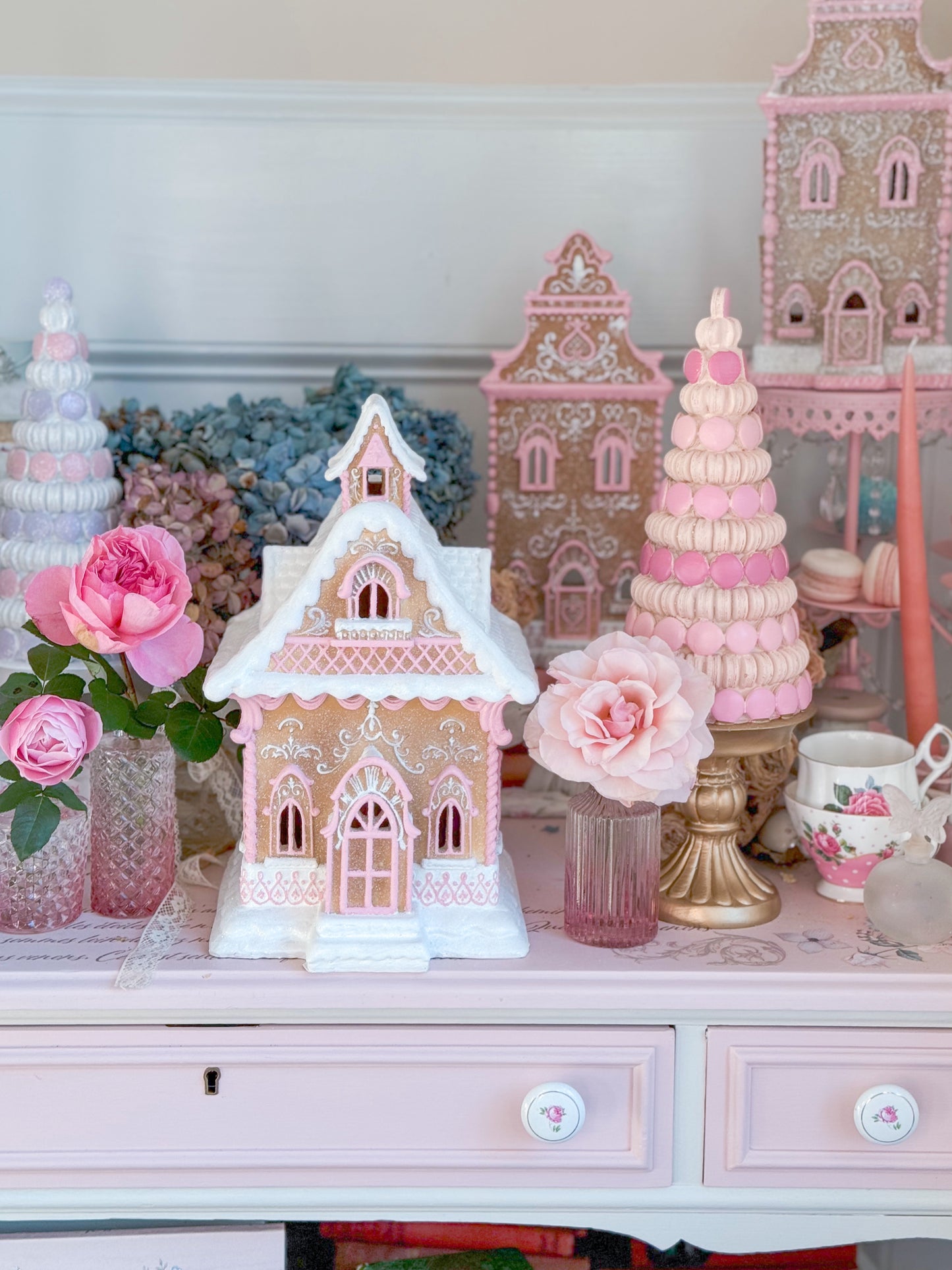 Bespoke Pink Icing Gingerbread House Bundle