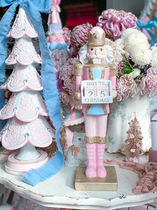 Cuenta regresiva personalizada en rosa pastel, azul y dorado para el cascanueces navideño