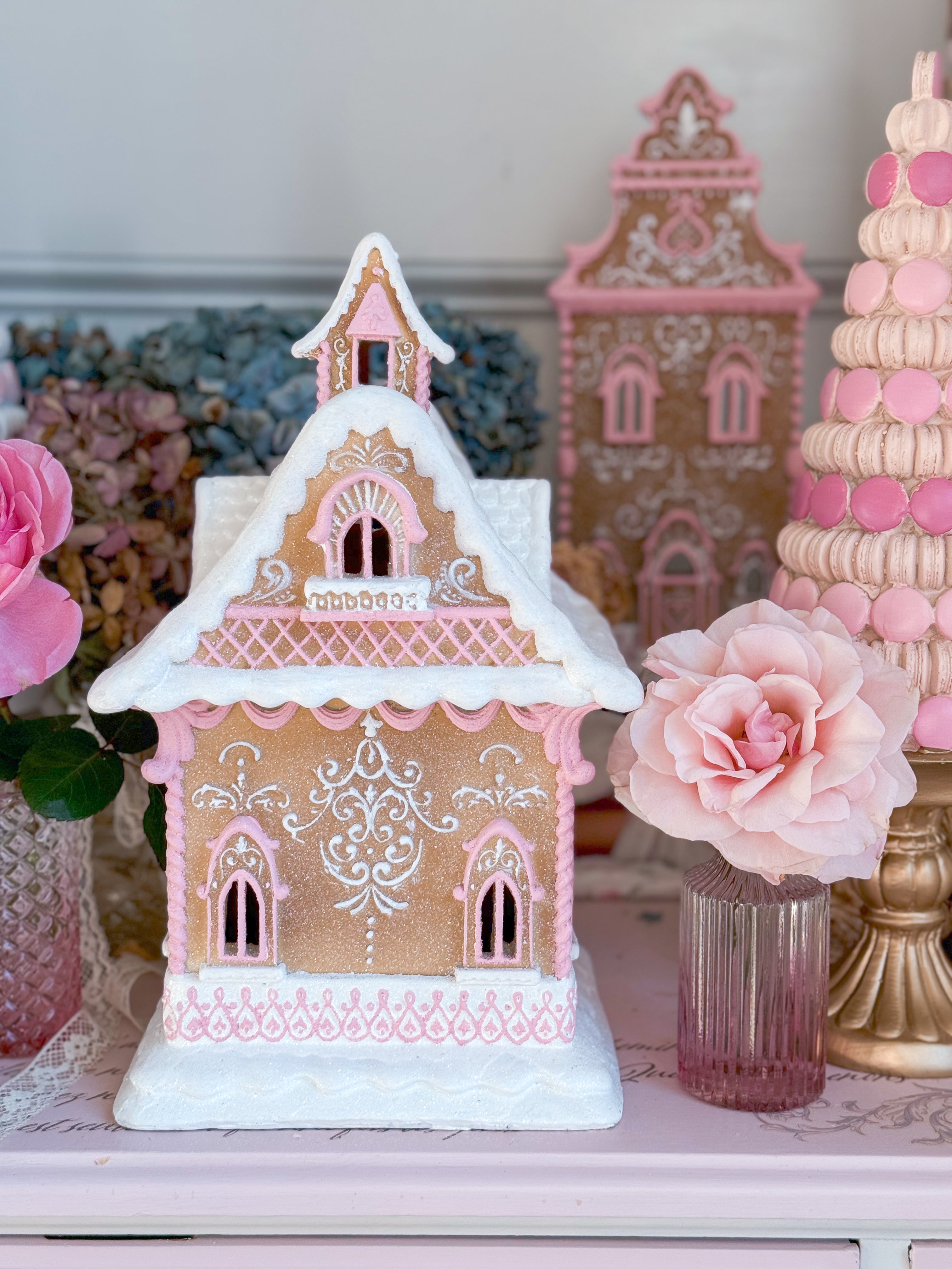 Pink Gingerbread house top light up LED