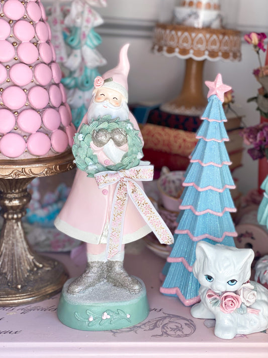 Maßgeschneiderter Weihnachtsmann im Shabby-Chic-Stil in Pastellrosa mit mintgrünem Kranz