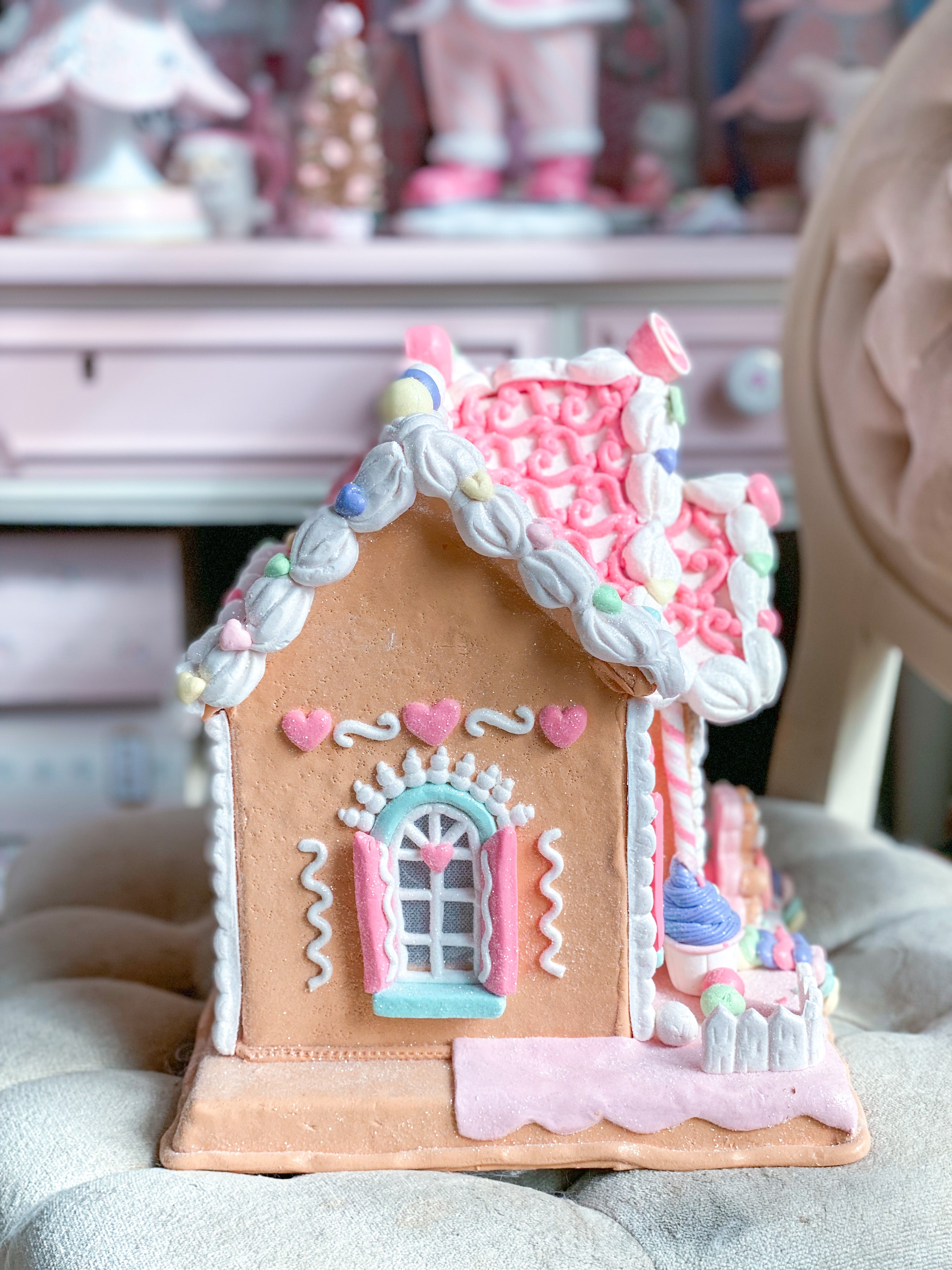 ❤️Valentine Day❤️LED 2024 Pastel Pink Gingerbread House Super detailed and HTF!