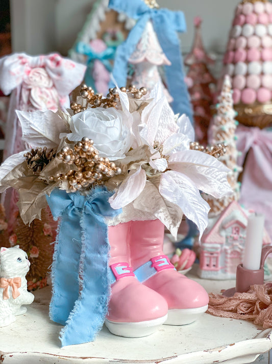 Botas de Papá Noel rosa y azul pastel a medida con arreglo de Poinsettia rosa
