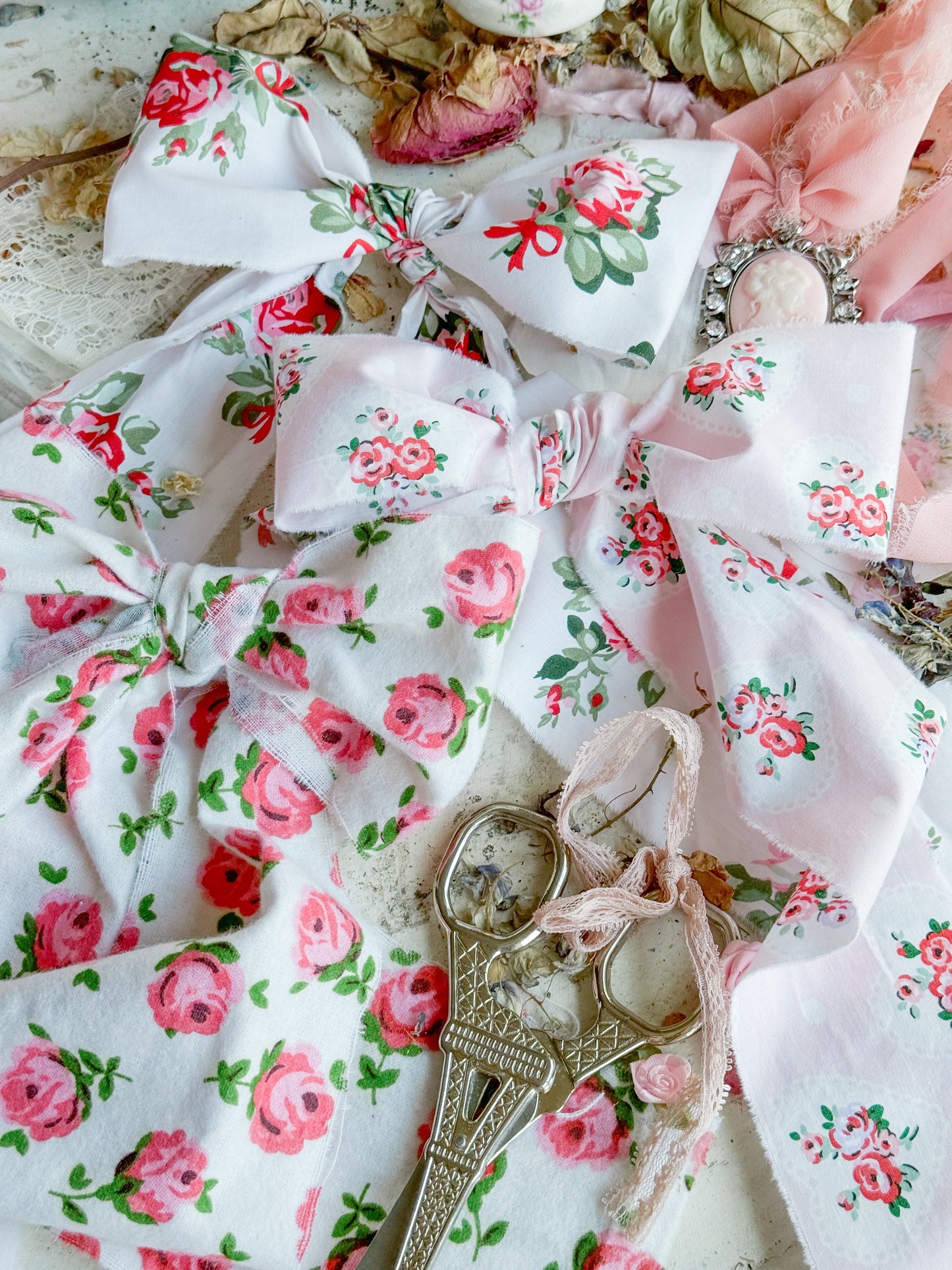 Pink & White Vintage Roses Valentine’s Day Three Bow Sampler Pack