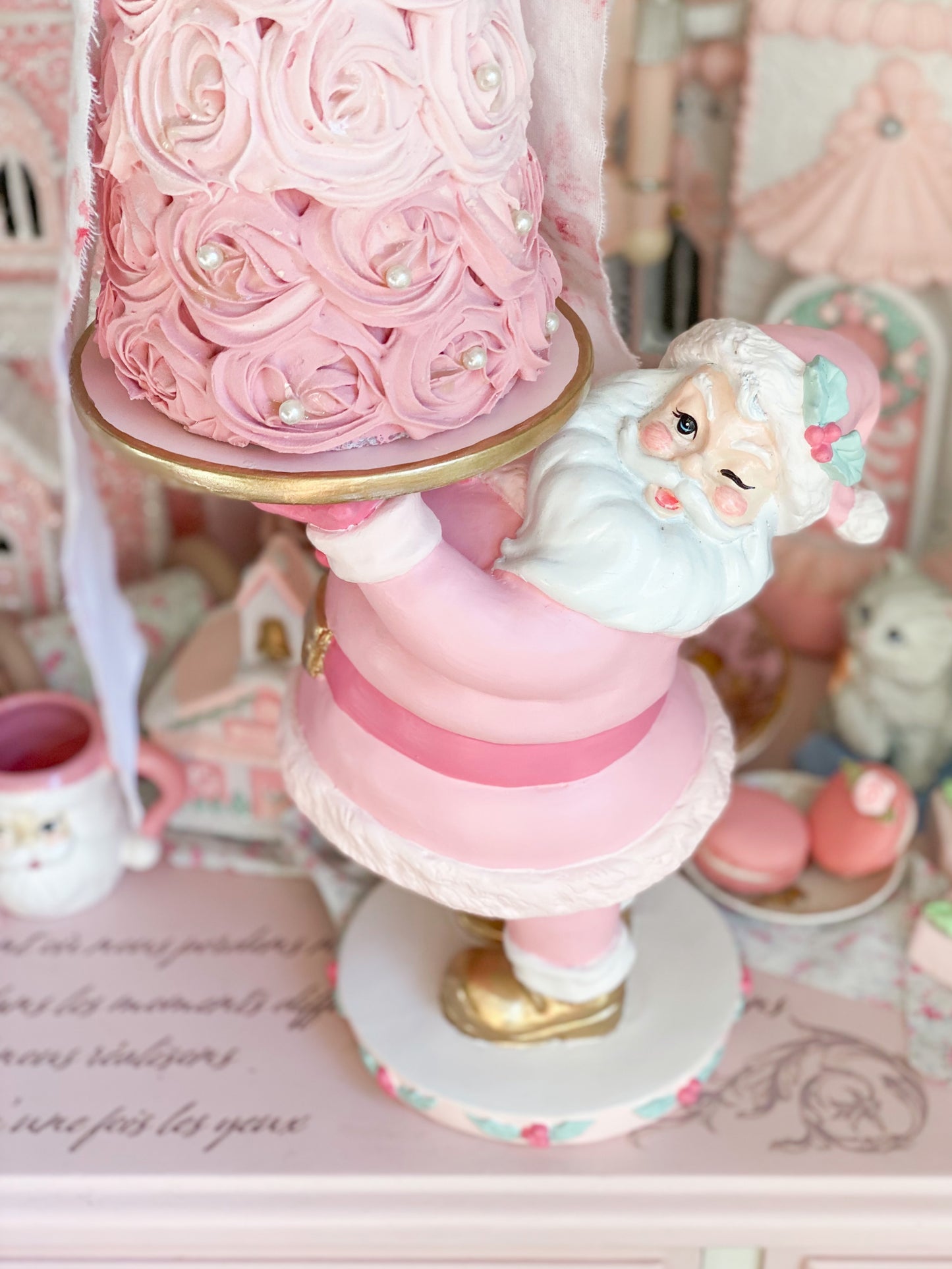 Maßgeschneiderter pastellrosa handbemalter frecher Weihnachtsmann-Kuchenständer