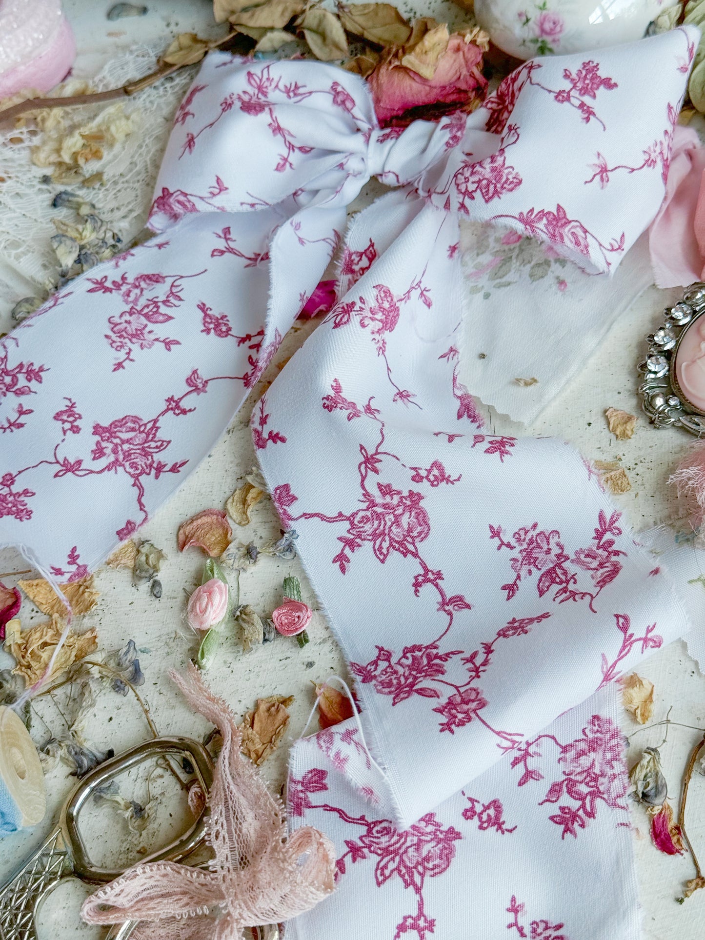 Bespoke Large Bow Set Made of Hand Torn Ribbon in Mauve Pink Floral Toile