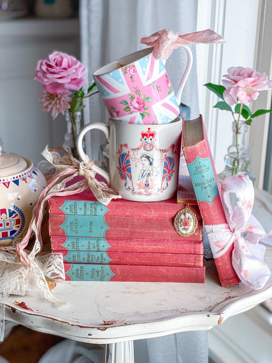 Rosa Union Jack-Tasse und Jane Austen Books Gallery Wrapped Canvas