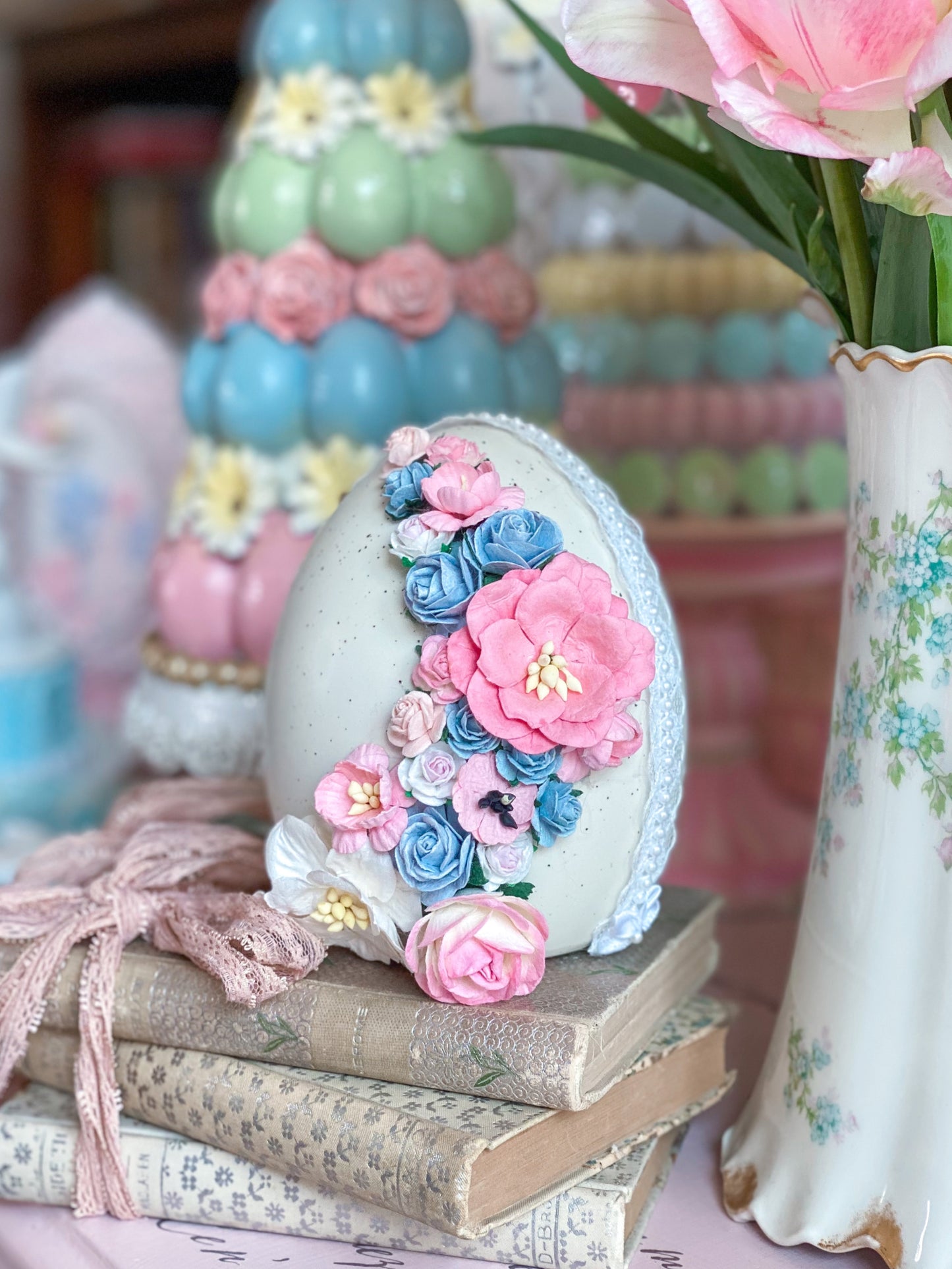 Huevo Decorativo a Medida con Diseño Floral Rosa y Azul