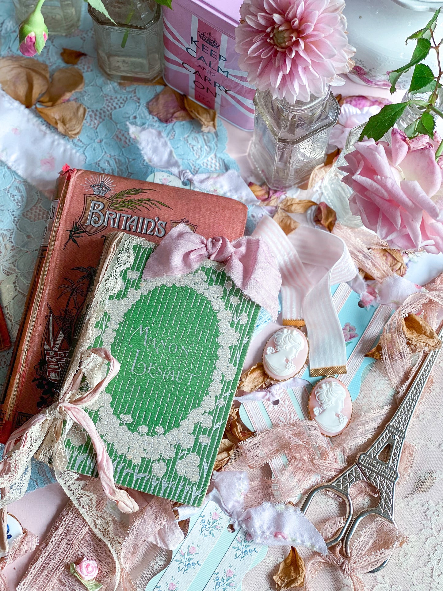 Manon Lescaut Green Floral binding