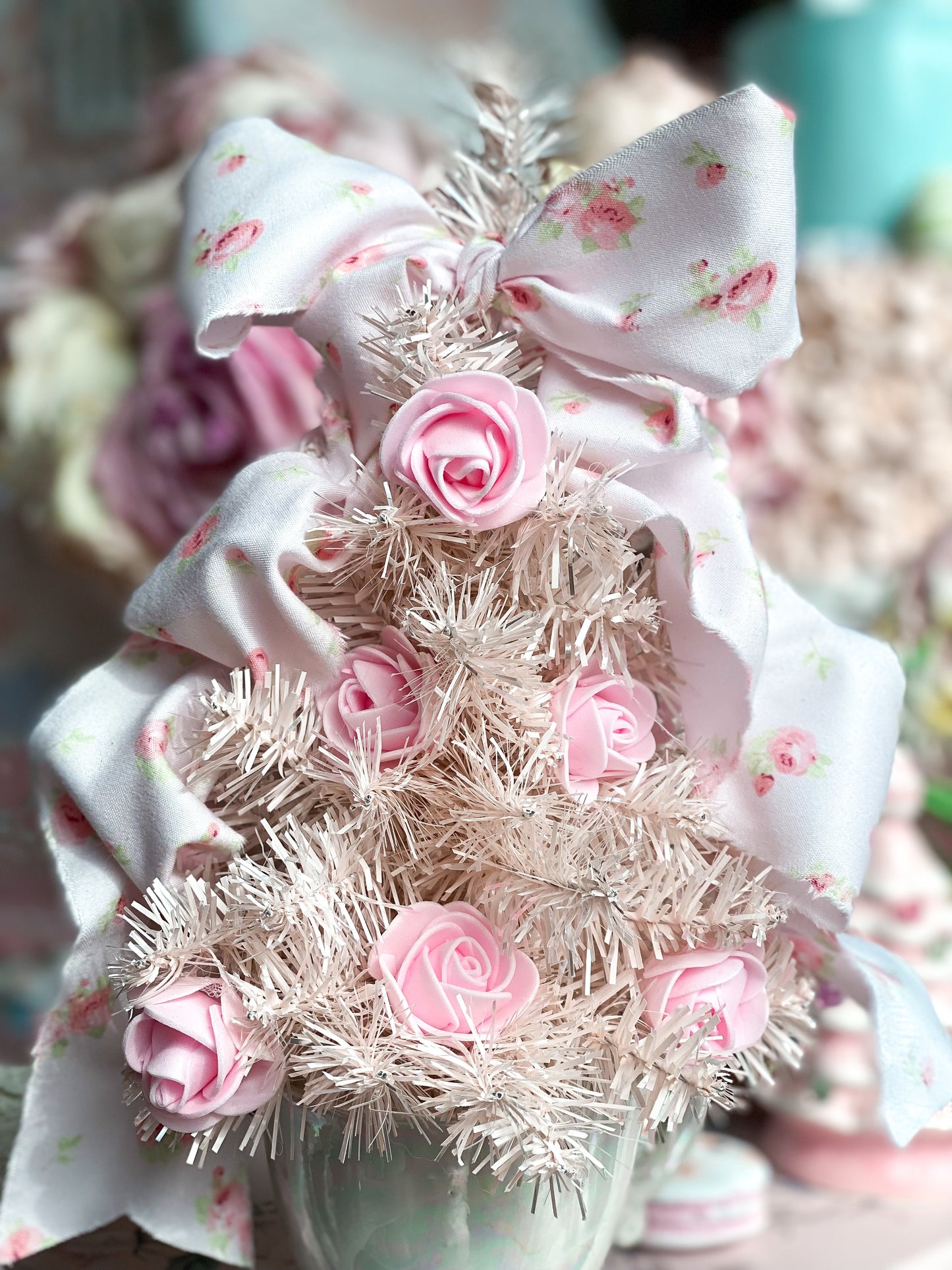 Rosa floraler Shabby-Chic-Teetassenbaum