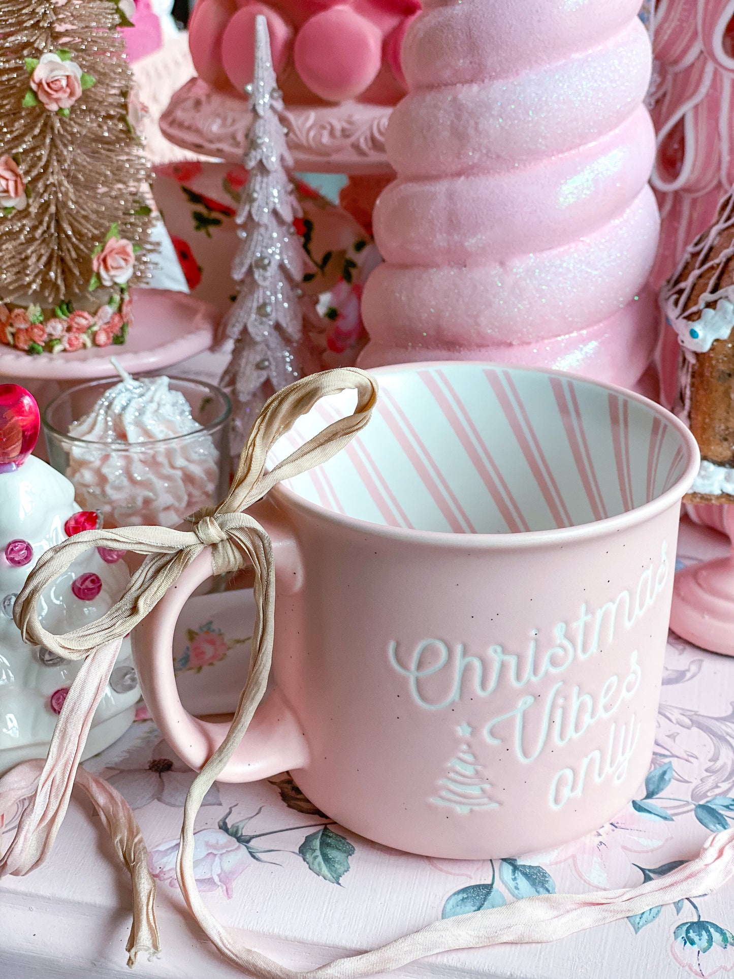 Pink Christmas Vibes Only Tasse