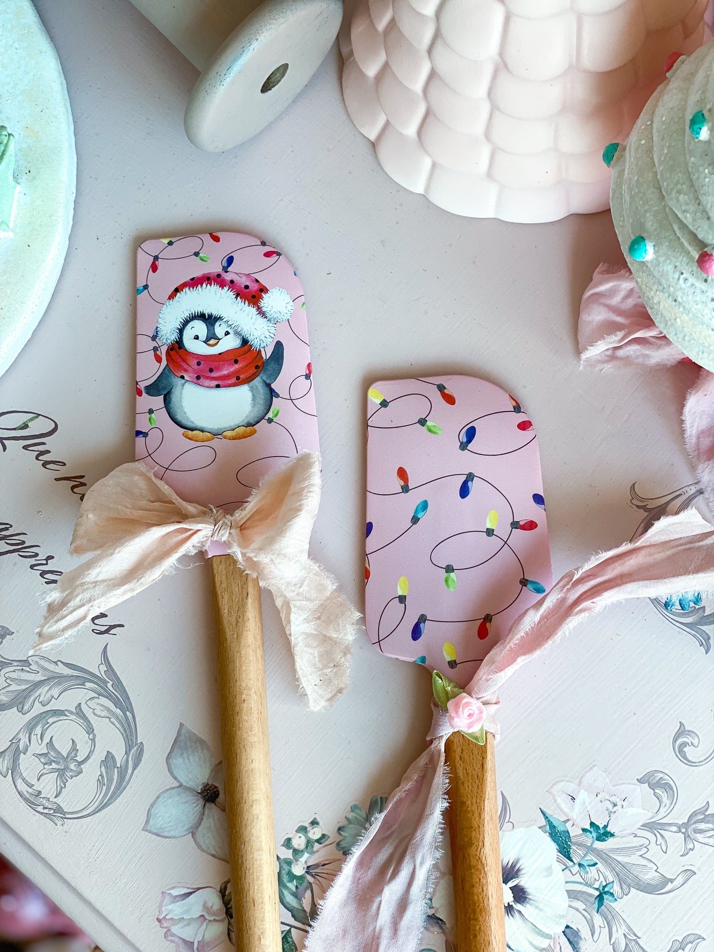 Set of 2 Pink Spatulas with Penguin and Christmas Lights