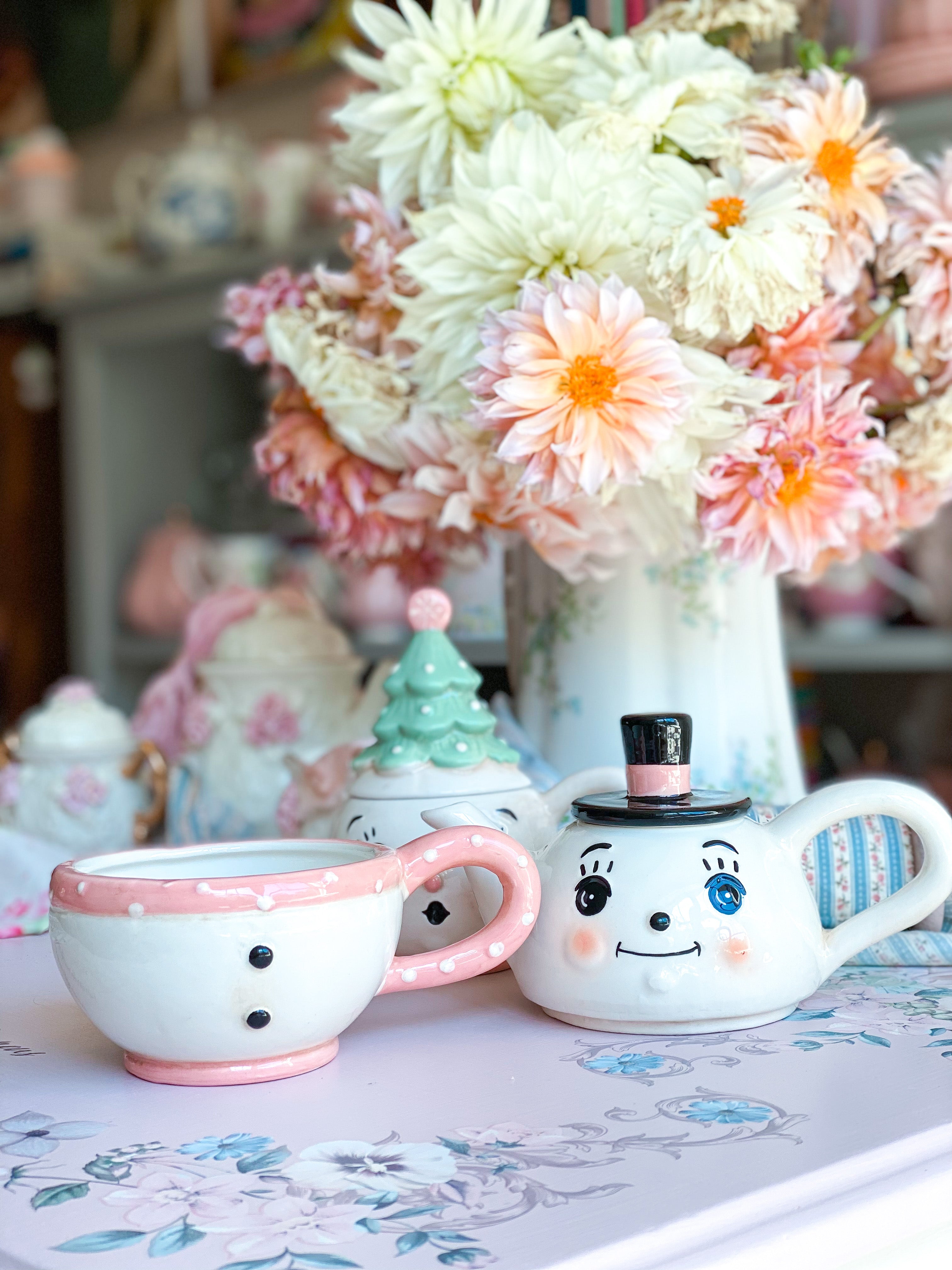 Johanna Parker Snowman deals teapot