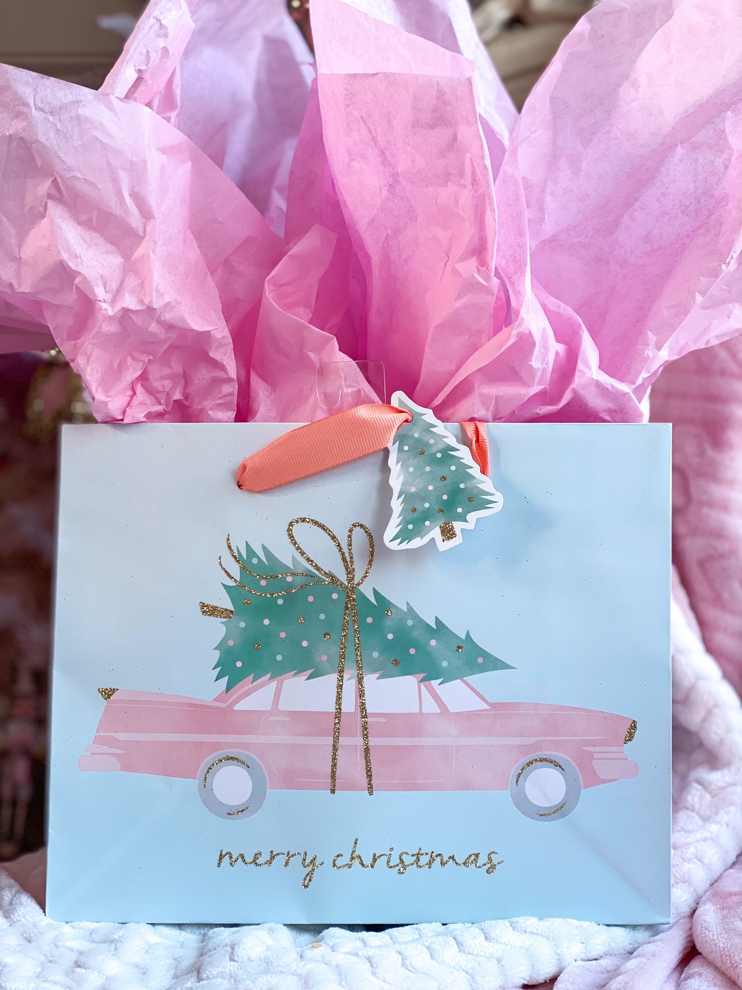 Kleine rosa Vintage-Auto-Geschenktüte