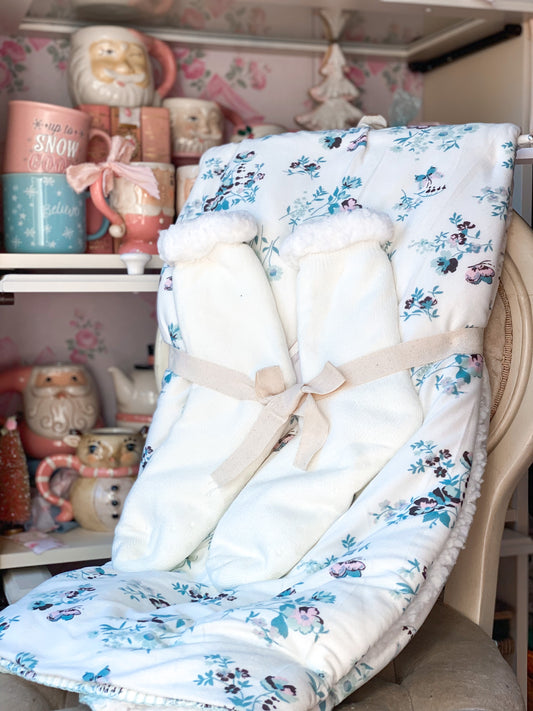 Shabby Chic white and blue floral blanket with butterflies