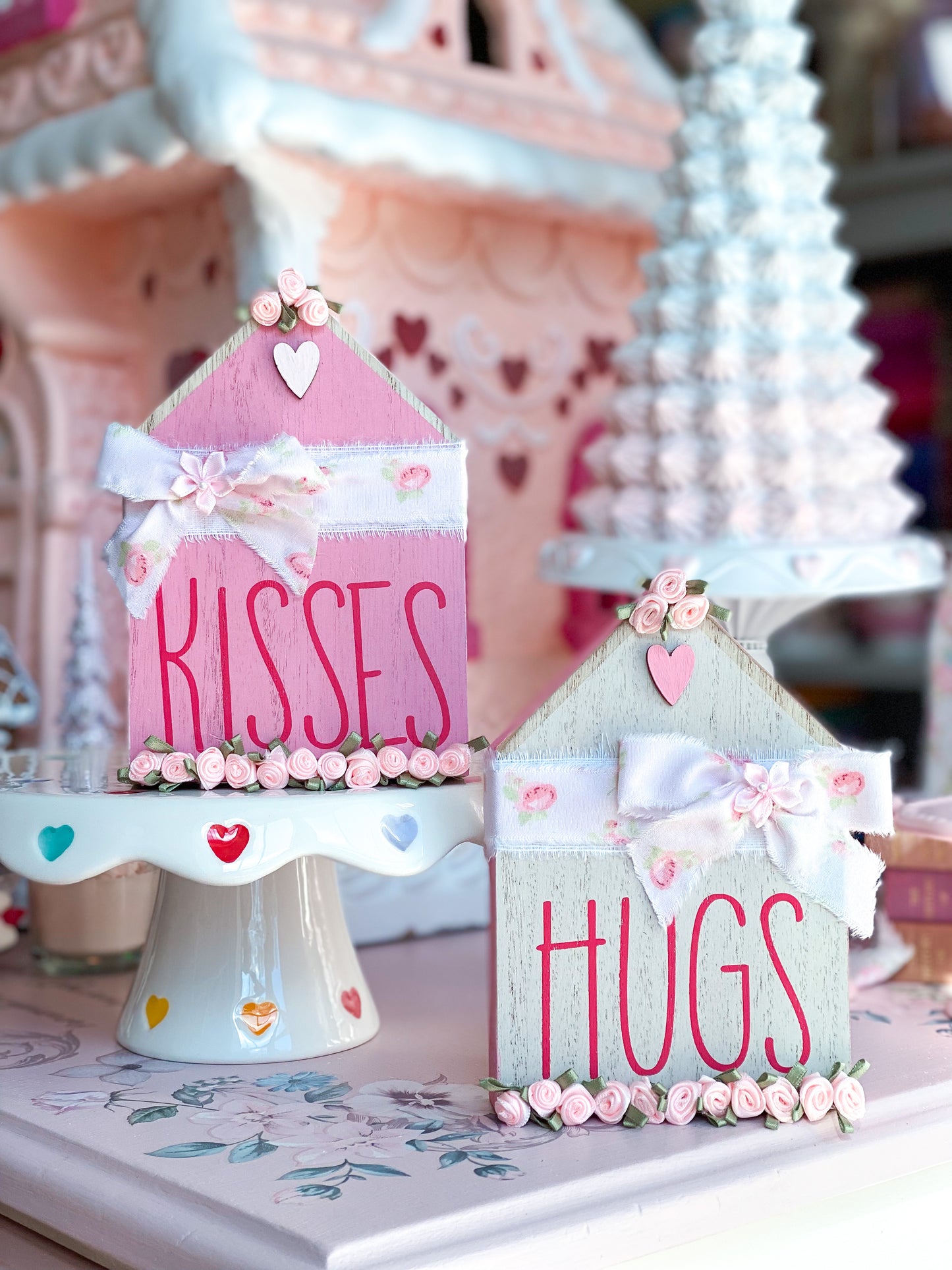 Bespoke Shabby Chic Hugs and Kissed Mini Signs