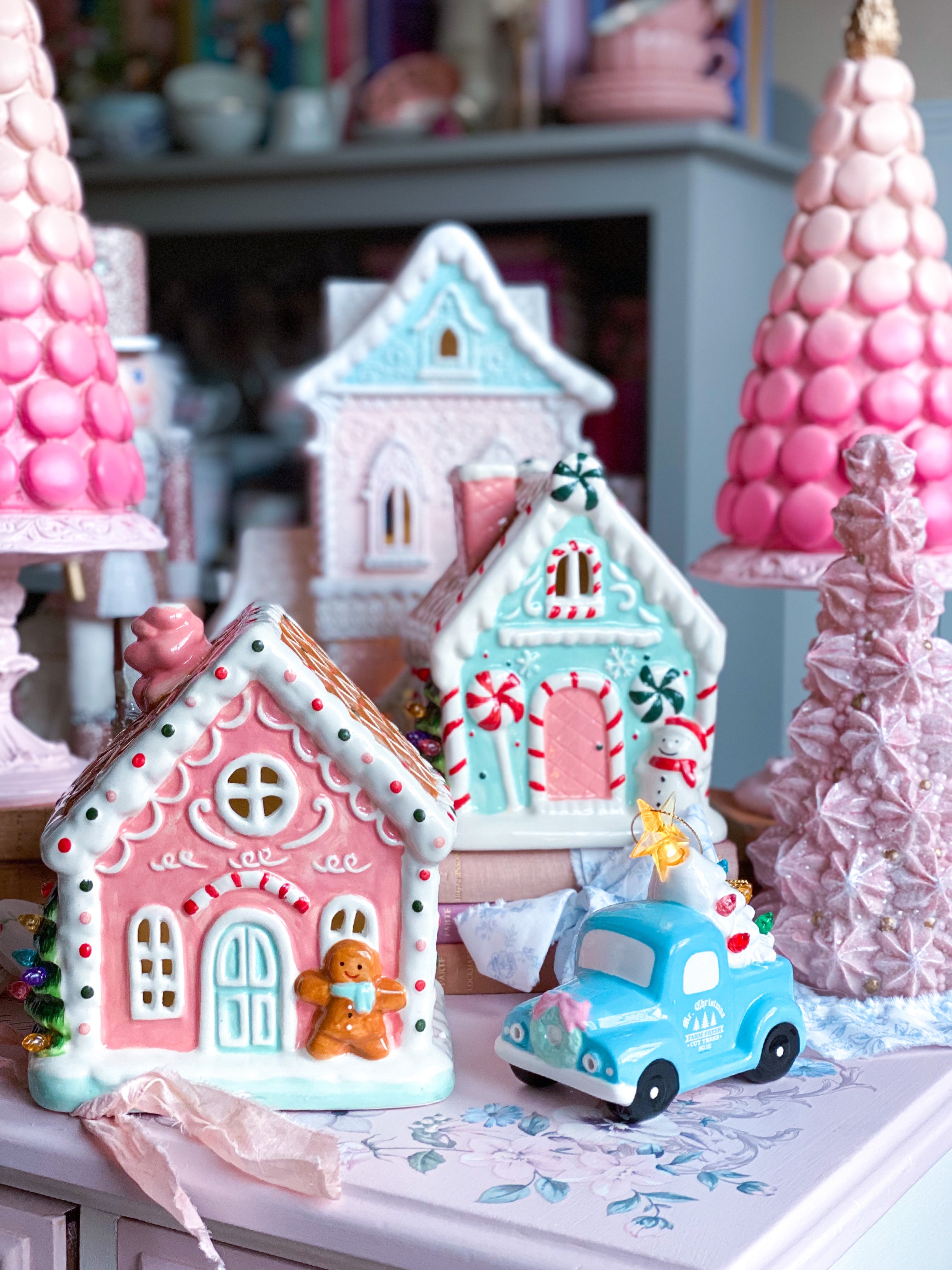 Pink Gingerbread good house light up LED