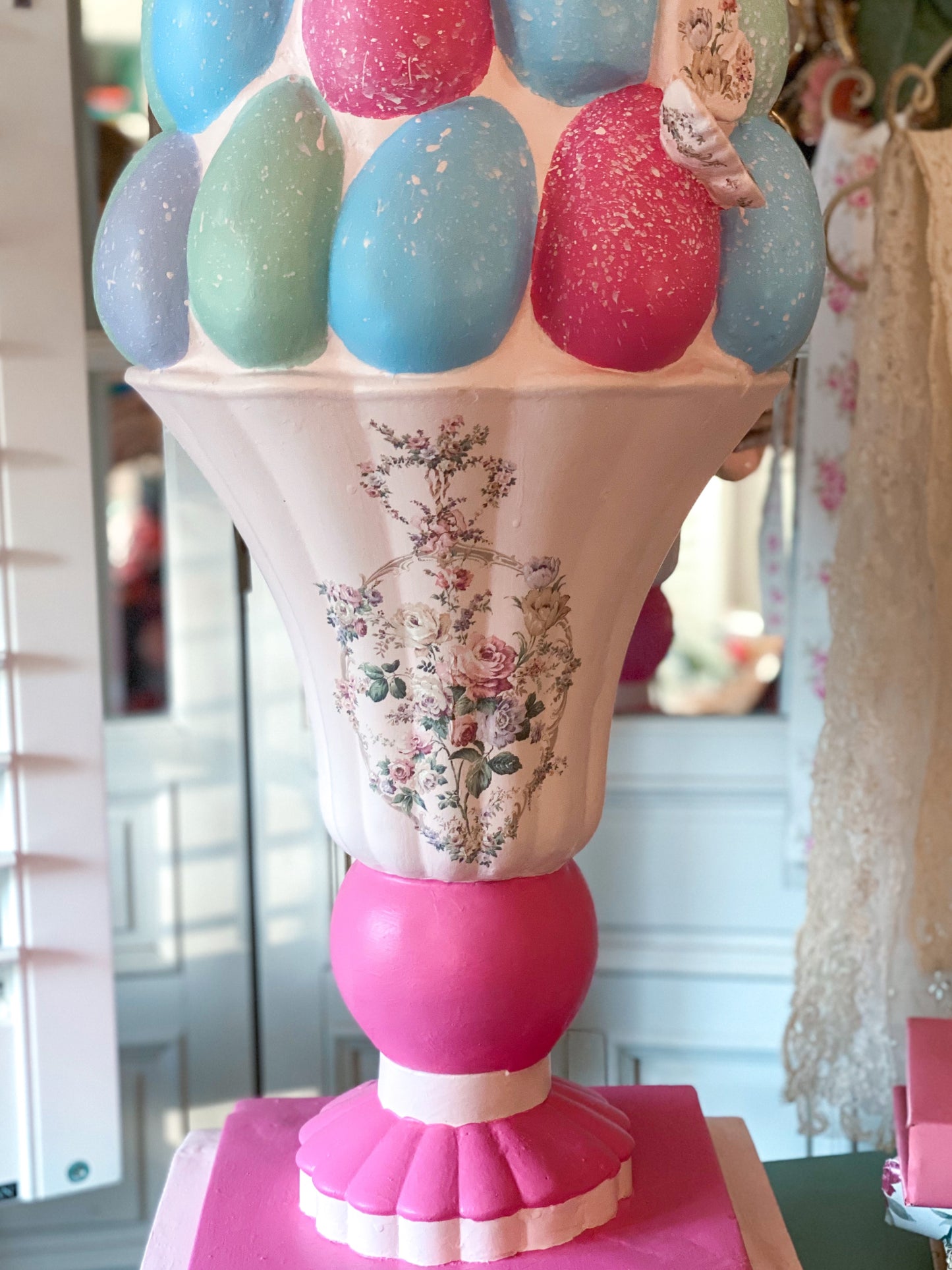 Árbol de huevos grande pintado a mano a medida en urna