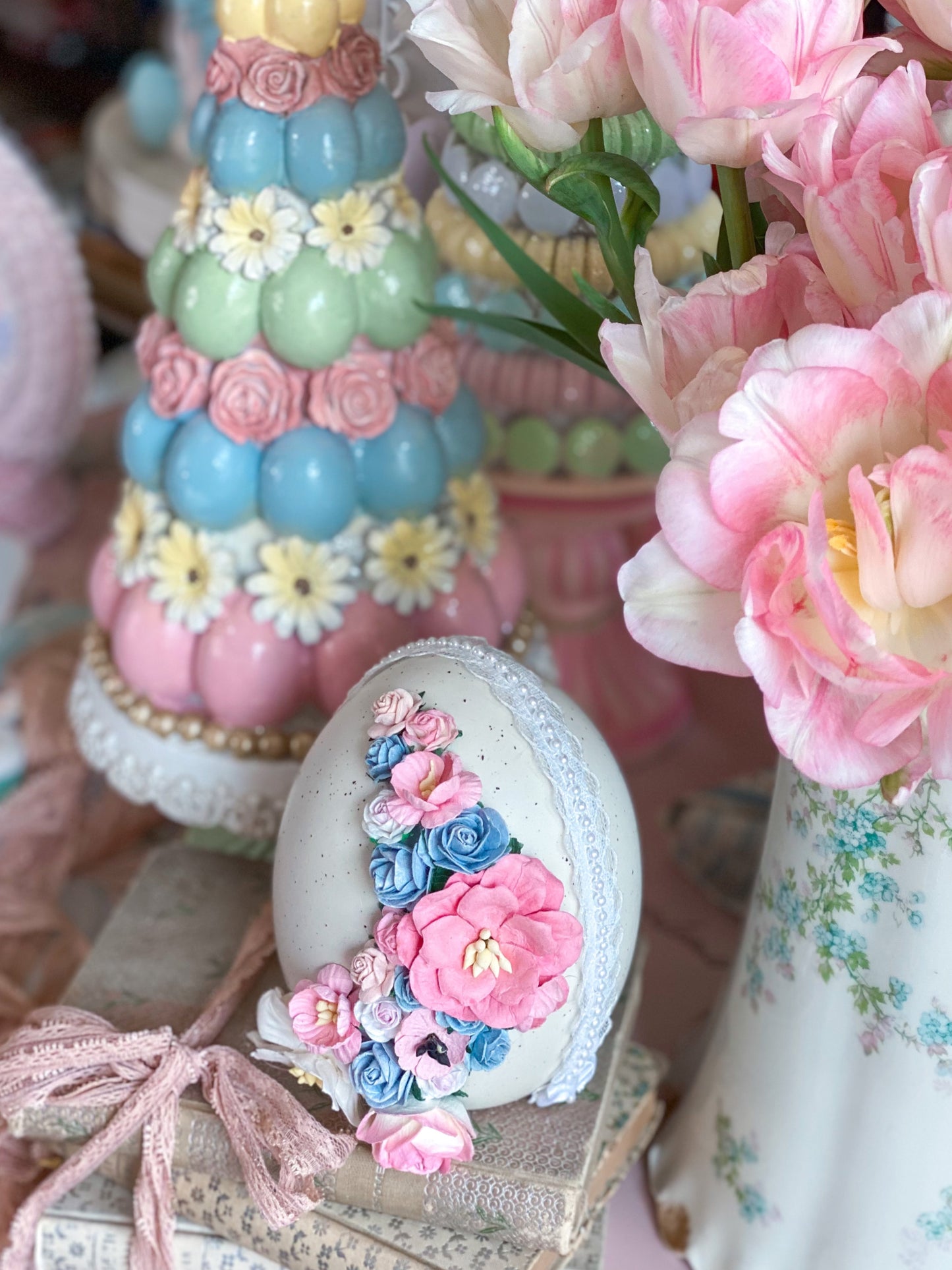 Huevo Decorativo a Medida con Diseño Floral Rosa y Azul