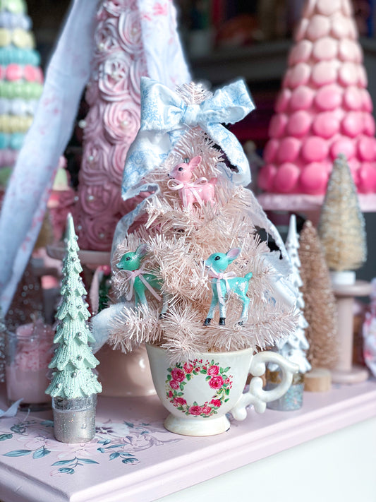 Mini árbol de taza de té rosa a medida con ciervo retro pastel