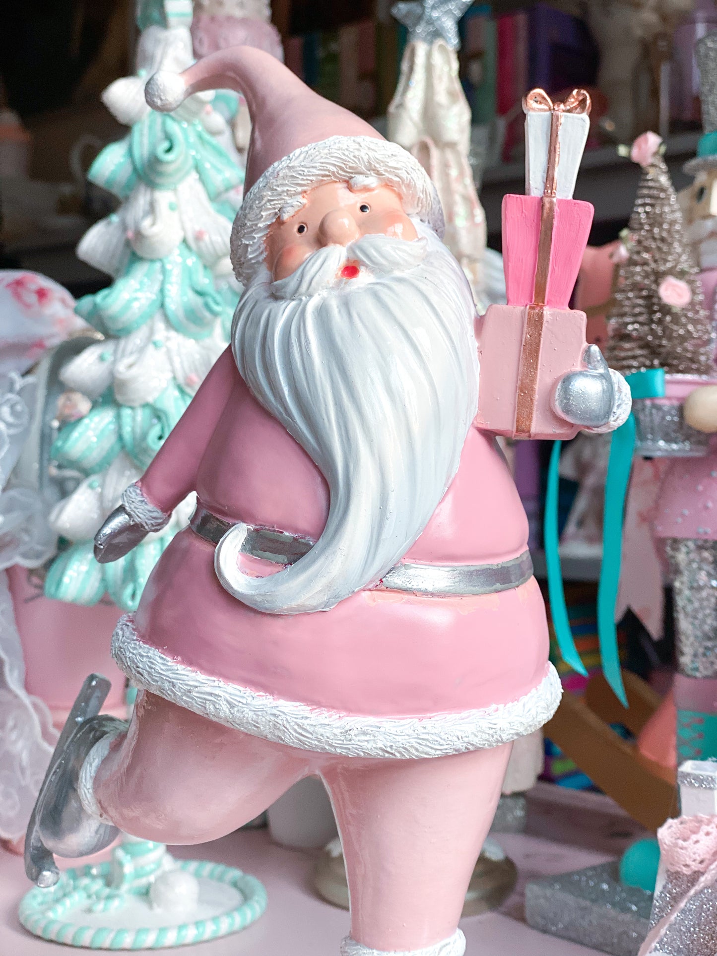 Papá Noel patinador rosa pastel a medida