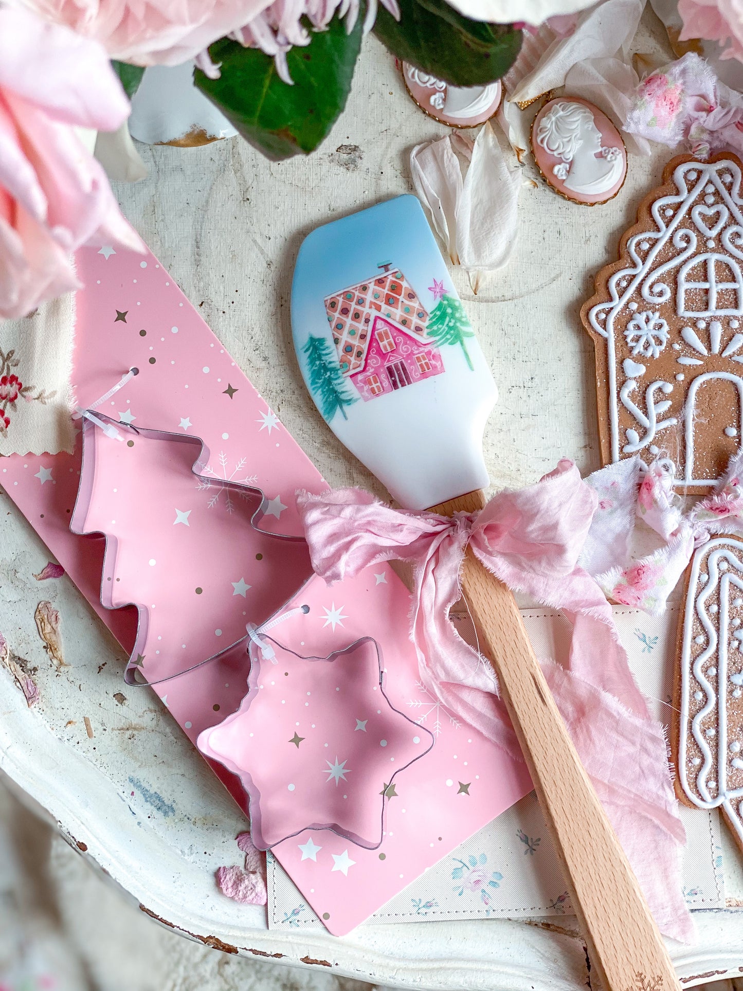 Gingerbread House Spatula and Cookie Cutter set